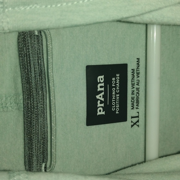 Prana Ice Flow Pullover Long Sleeve Sage Green Athletic Top with Thumb Holes XL - Picture 4 of 7